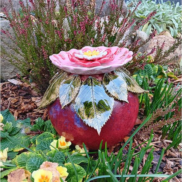 Rosenkugel mit Insektentränke - Gartendekoration - frostfest